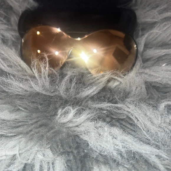 CHANEL | Accessories | Chanel Mirrored Round Sunglasses  display picture 3